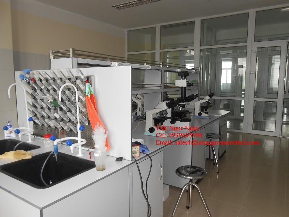 Bàn thí nghiệm trung tâm